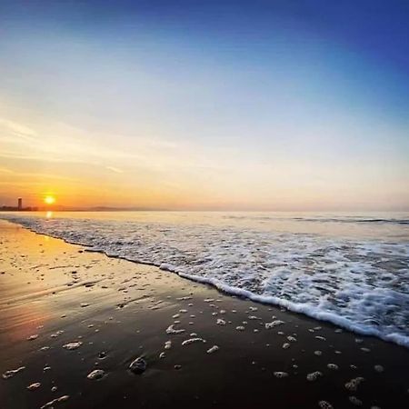 Luxe Living Guest House-Sleeps 6-Private Parking-Free Wifi-Beach-City Свонсі Екстер'єр фото