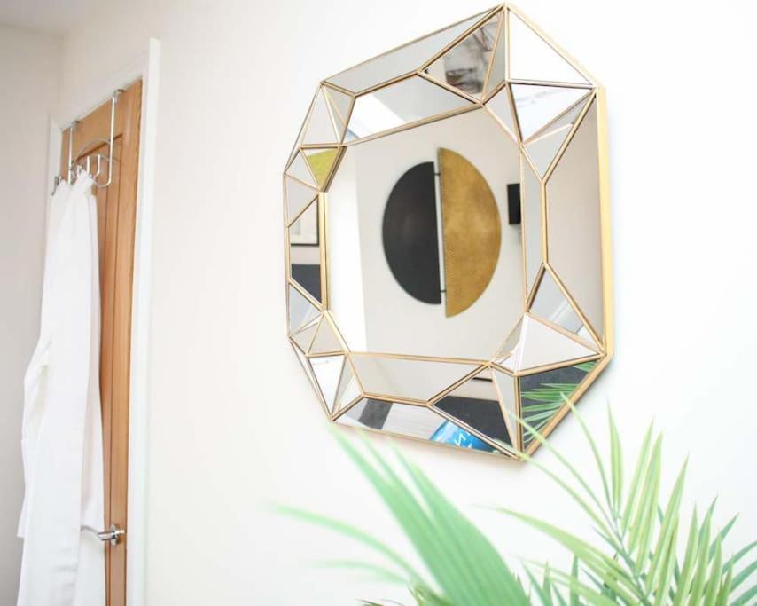 Luxe Living Guest House-Sleeps 6-Private Parking-Free Wifi-Beach-City Свонсі Екстер'єр фото