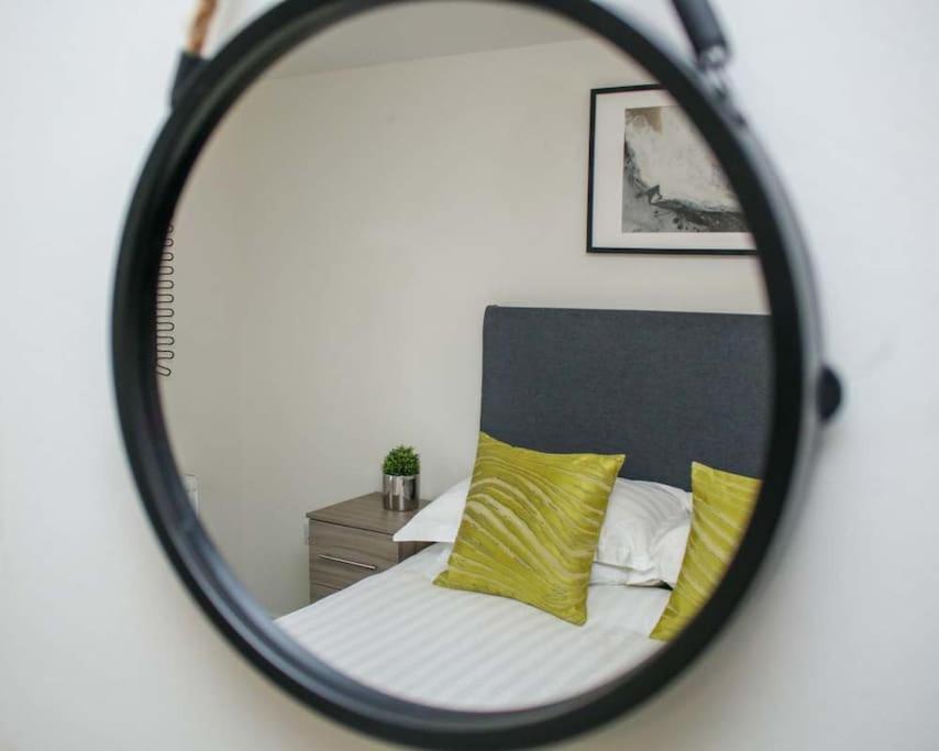 Luxe Living Guest House-Sleeps 6-Private Parking-Free Wifi-Beach-City Свонсі Екстер'єр фото