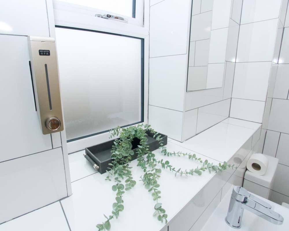 Luxe Living Guest House-Sleeps 6-Private Parking-Free Wifi-Beach-City Свонсі Екстер'єр фото